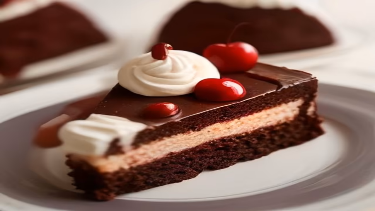 Black Forest Cake and dog, dogeats.in Indian pet food safety