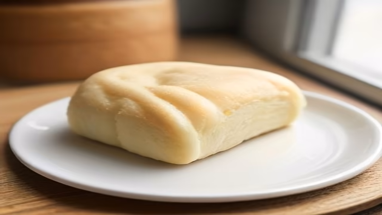 Cream Roll and dog, dogeats.in Indian pet food safety