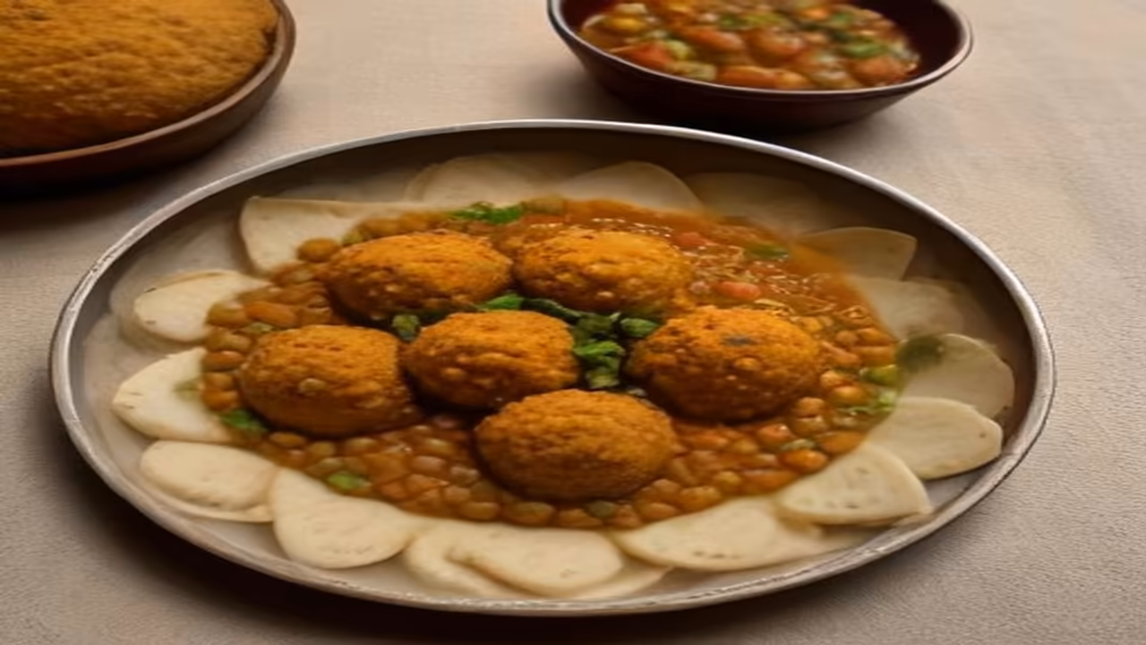 Dal Baati Churma and dog, dogeats.in Indian pet food safety