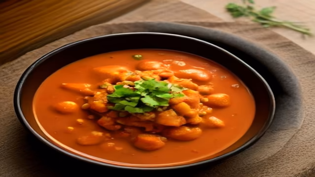 Goan Xacuti and dog, dogeats.in Indian pet food safety
