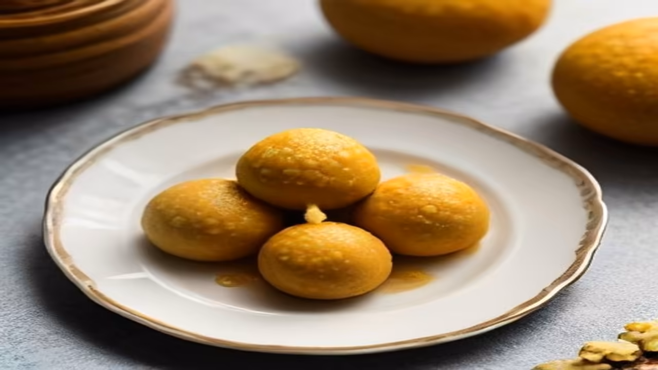Motichoor Ladoo and dog, dogeats.in Indian pet food safety