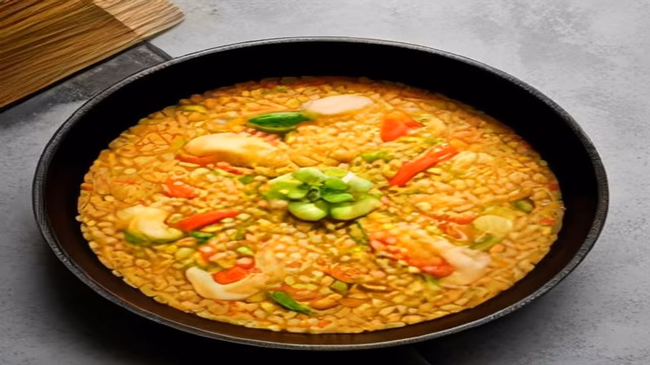Paella and dog, dogeats.in Indian pet food safety