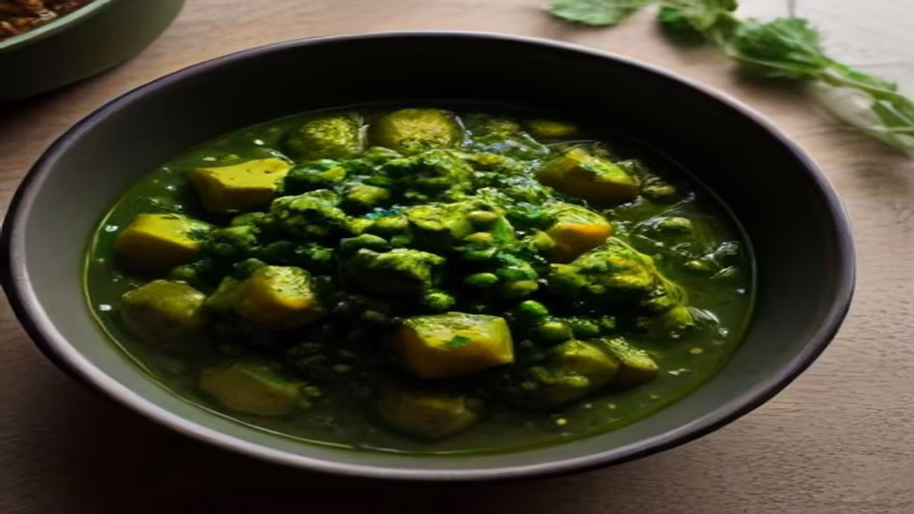 Palak Paneer and dog, dogeats.in Indian pet food safety