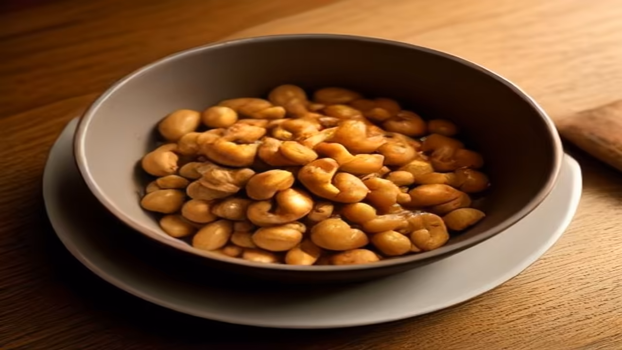Roasted Peanuts and dog, dogeats.in Indian pet food safety