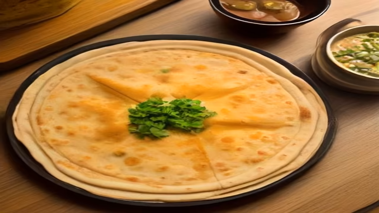 Sattu Paratha and dog, dogeats.in Indian pet food safety