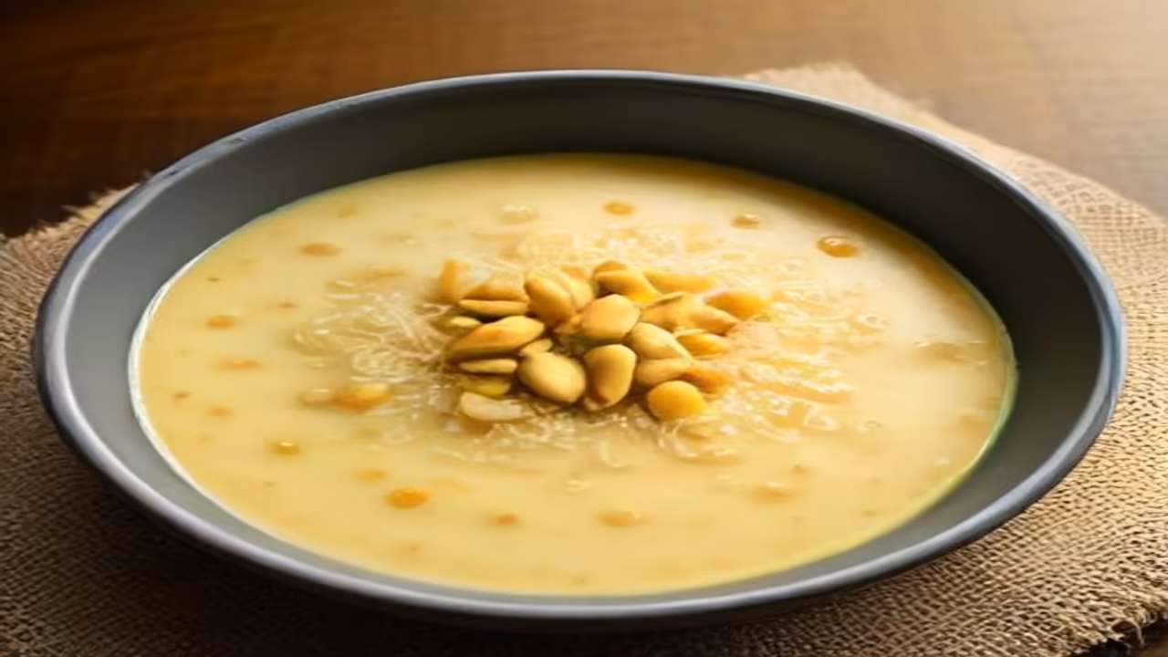 Sheer Khurma and dog, dogeats.in Indian pet food safety
